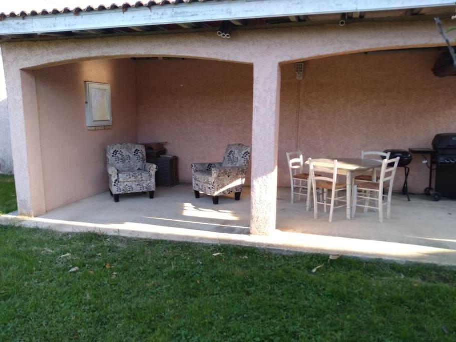 Comme A La Maison ! Chavanoz Kültér fotó