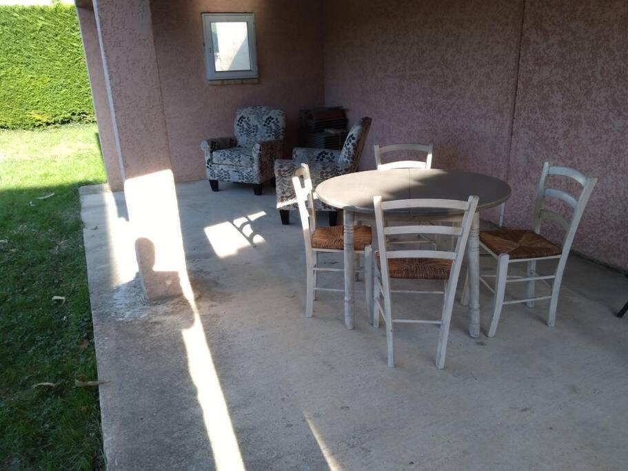 Comme A La Maison ! Chavanoz Kültér fotó